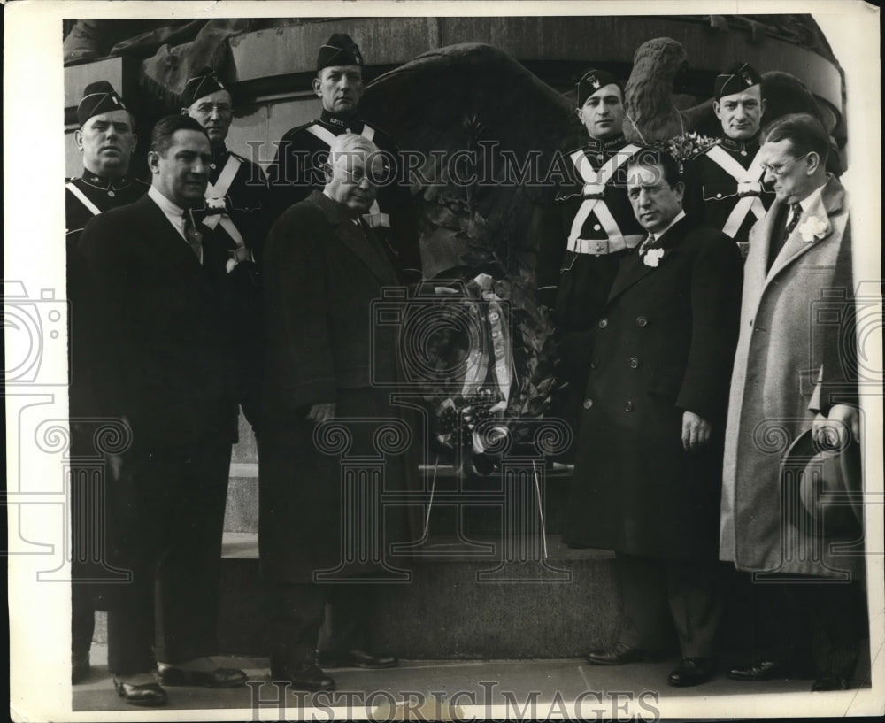 1930 Press Photo Philadelphia Order Elks at George Washington Statue W T Andrews