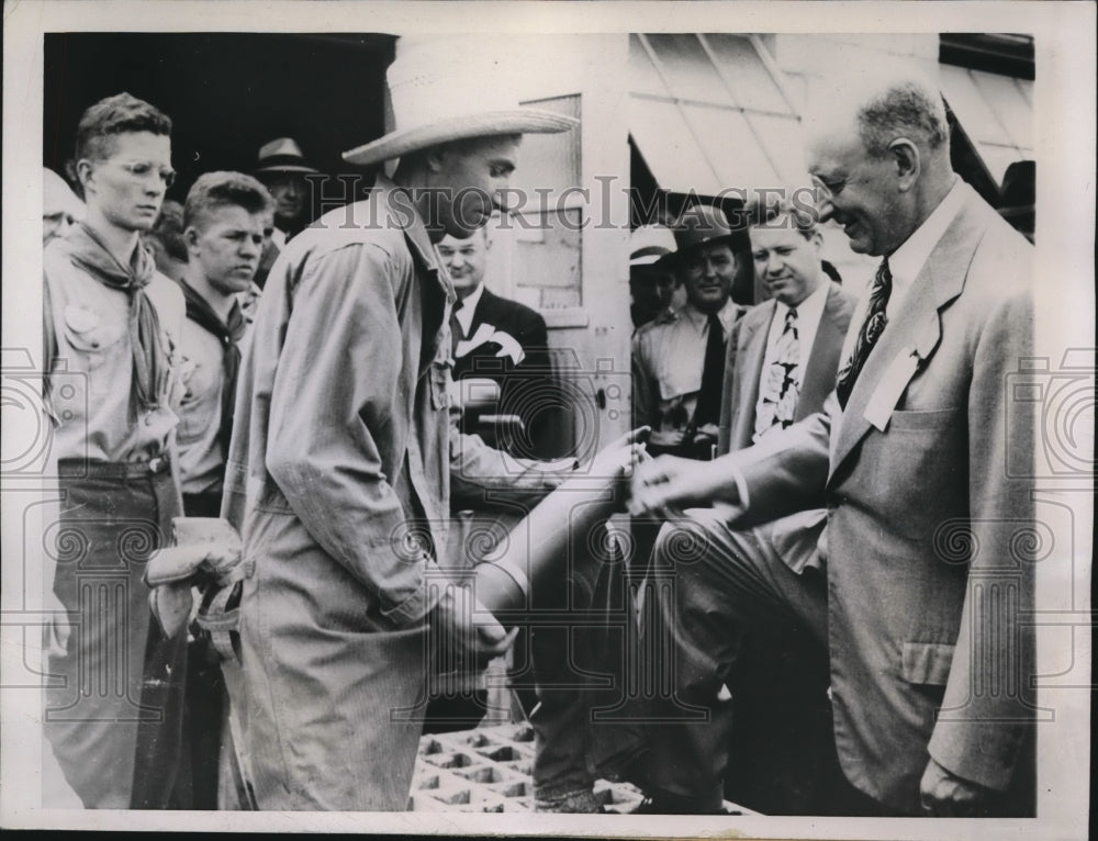 1944 Press Photo Henry Morgenthau Secretary of Treasury Lone Star Ordnance Plant