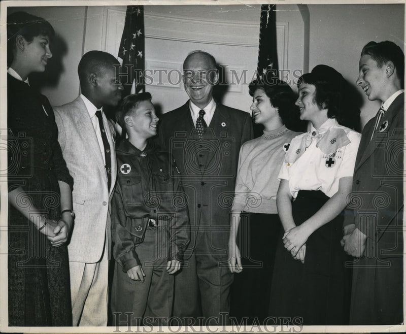Load image into Gallery viewer, 1955 Press Photo President Dwight D. Eisenhower, American Red Cross Members
