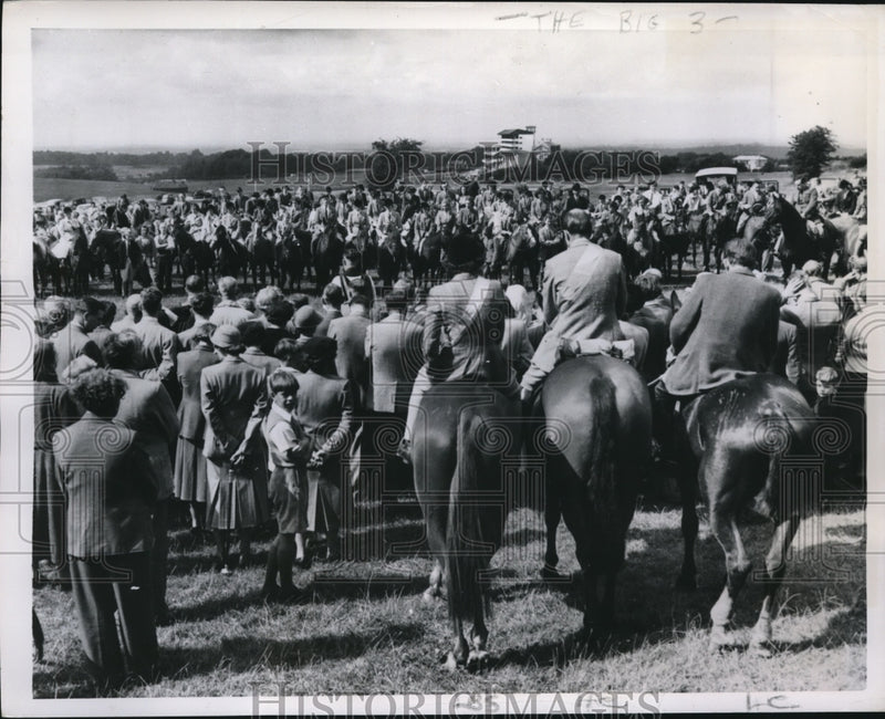 Load image into Gallery viewer, 1950 Press Photo Horseman's Sunday Service Spectators on Horseback, England
