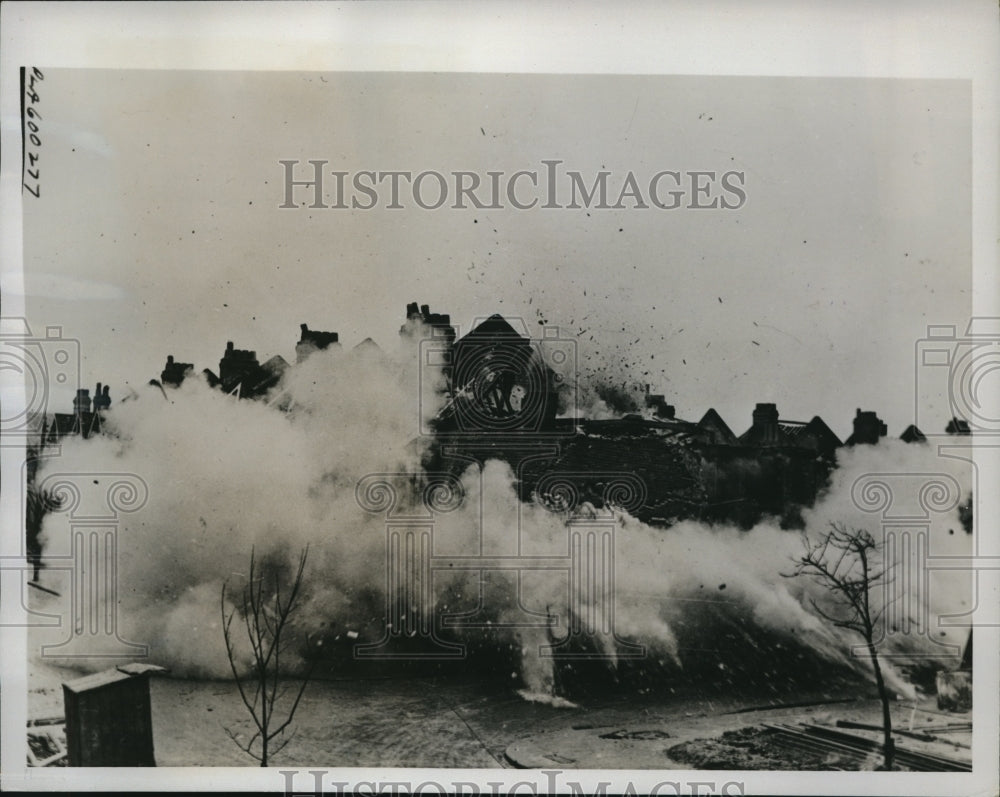 1941 Press Photo British House Explosion During Shelter Test