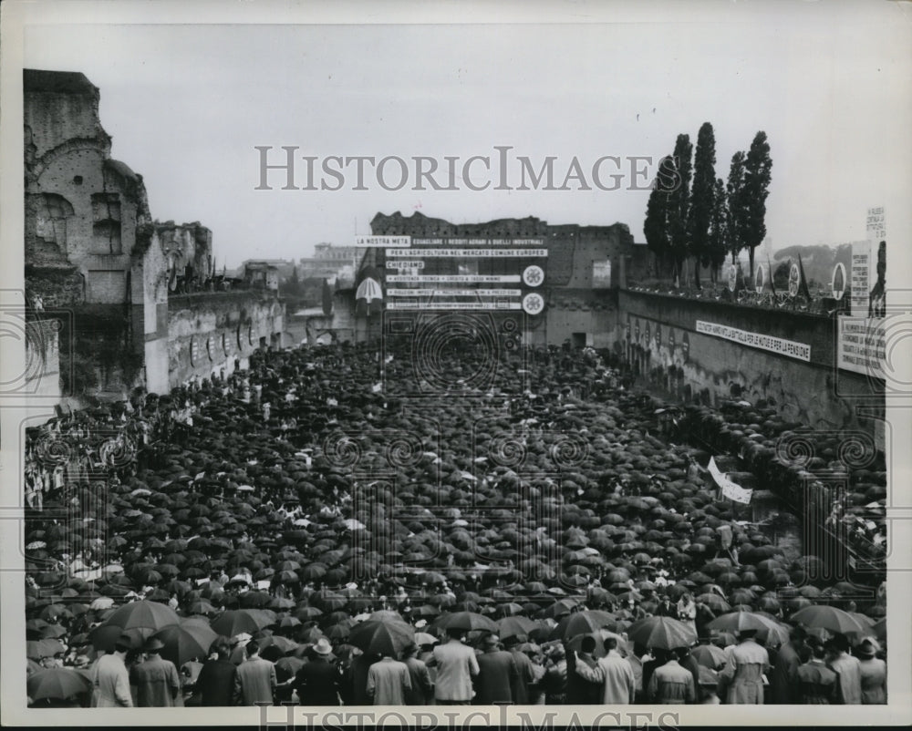 1958 Press Photo Crowds of Umbrellas, Farm Rally Rome Italy