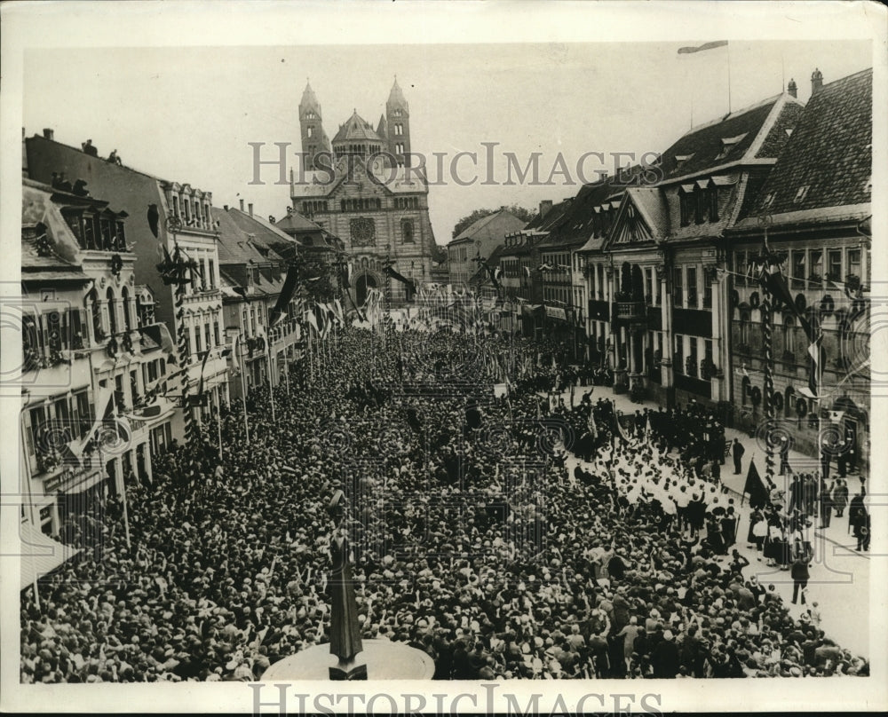 1930 Press Photo Market Square crowds Speyer Germany Pres Von Hindenberg
