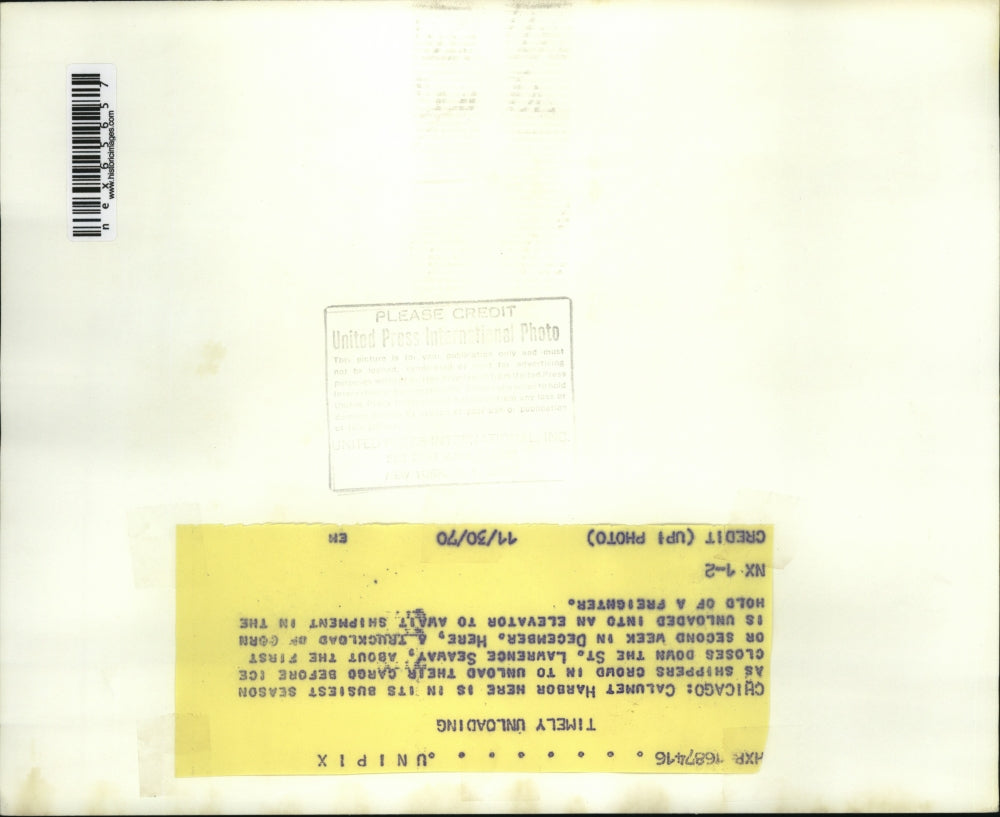 1970 Press Photo Truckload Corn Unloading at Calumet Harbor, Chicago