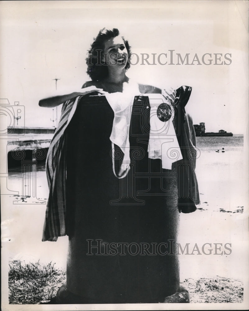 1948 Press Photo Venesse Berthelot St Petersburg Charm School Model