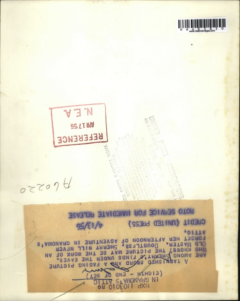 Load image into Gallery viewer, 1956 Press Photo Sherry finds grandma's tarnished sword in Grandma's Attic

