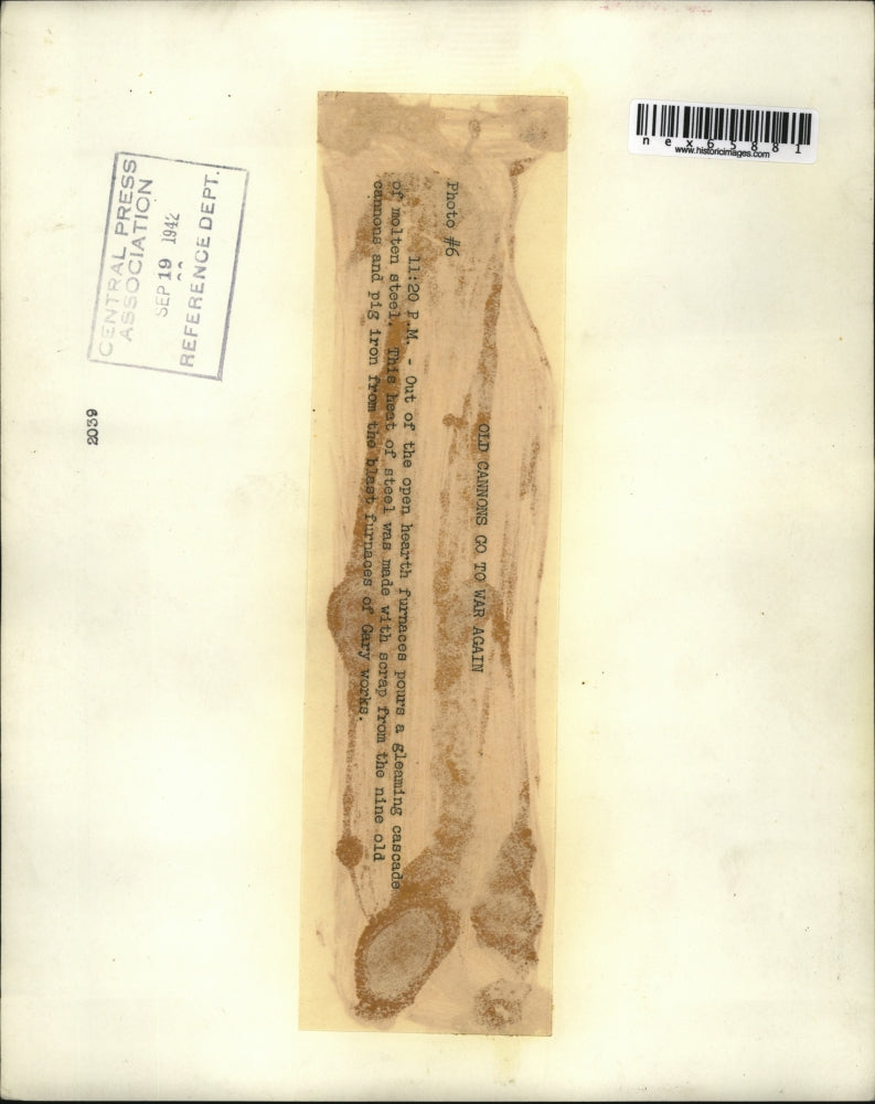 1942 Press Photo Open hearth furnace & molten steel at a foundry