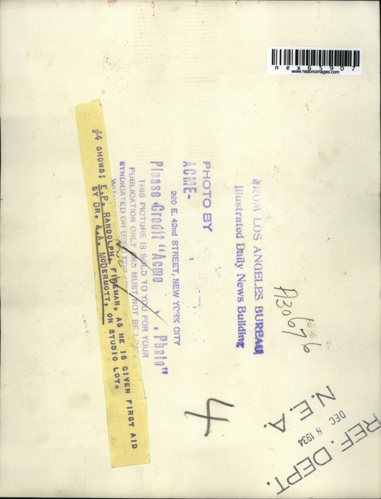 1934 Press Photo E.P. Randolph fireman first aid by Dr A.A.McDermott on studio l