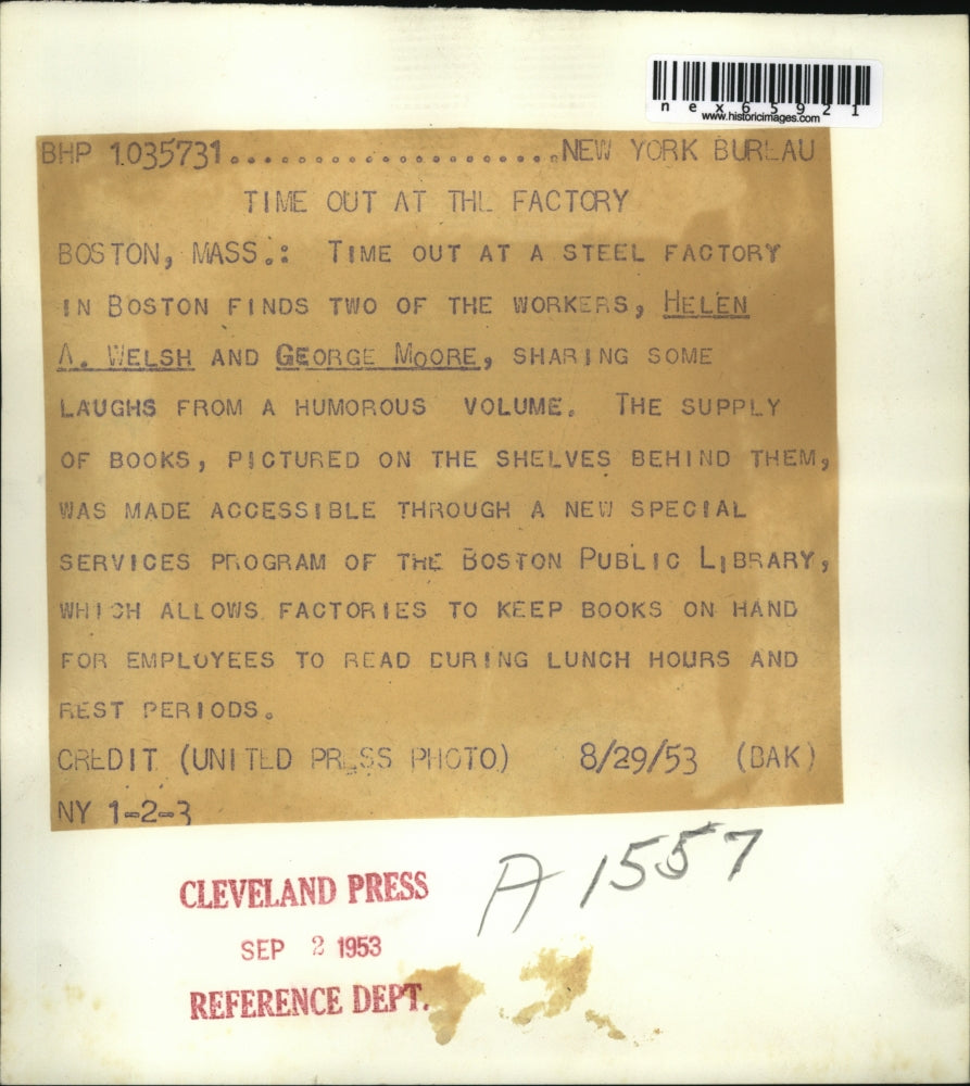 1953 Press Photo Boston Mass Helen Welsh & George Moore reading at book room