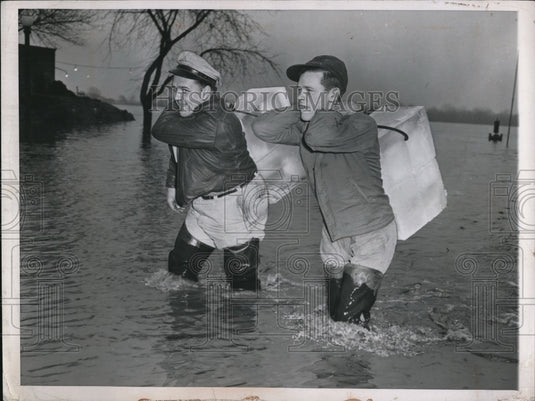 1948 Press Photo Flood Waters Wont Stop These Men From getting Their Ice