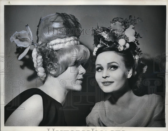 1963 Press Photo Paris France, spring coifs by Molinario