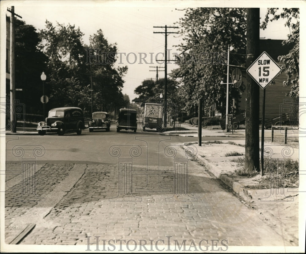 1941 Press Photo East 65 Looking South With Automobiles