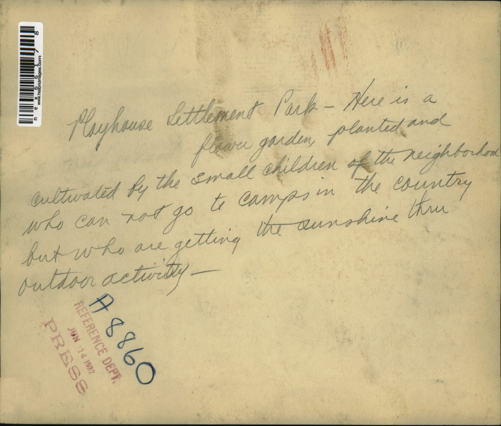 1982 Press Photo Playhouse Settlement Park Flower Garden Neighborhood Children