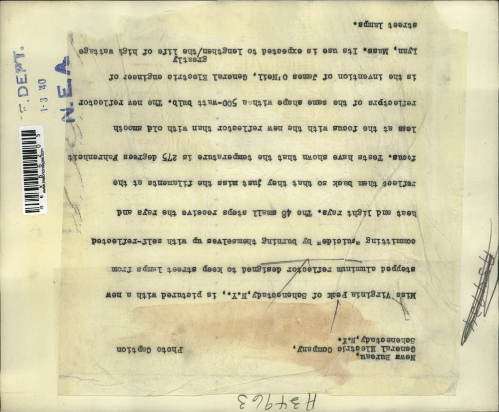 1940 Press Photo Virginia Peck new aluminum reflector for street lamps