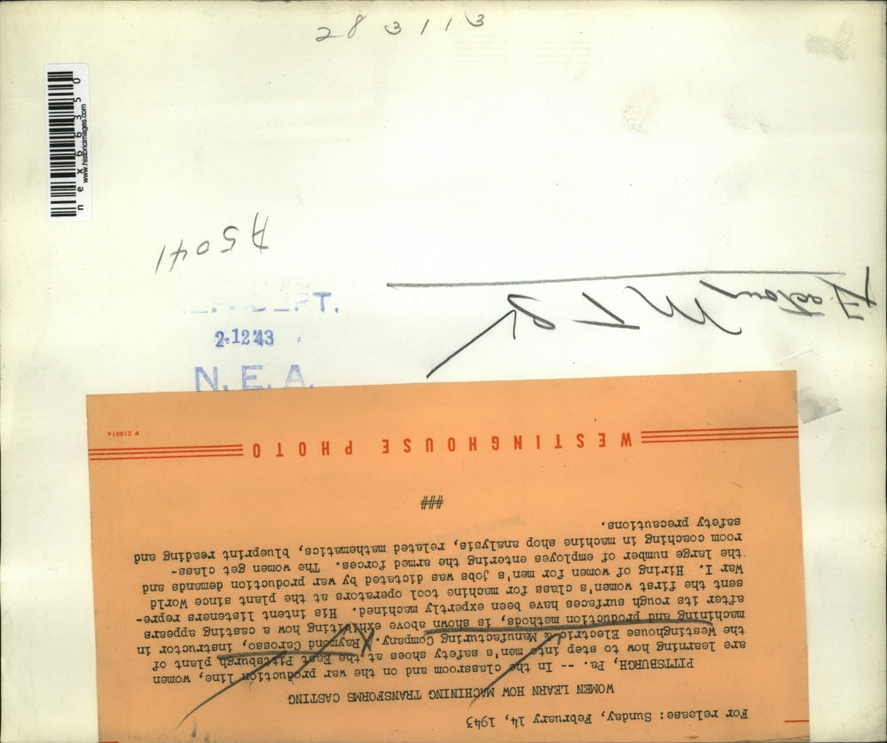 1943 Press Photo Pittsburgh Pa Westinghouse Mfg Co,Ray Carosso teaches women