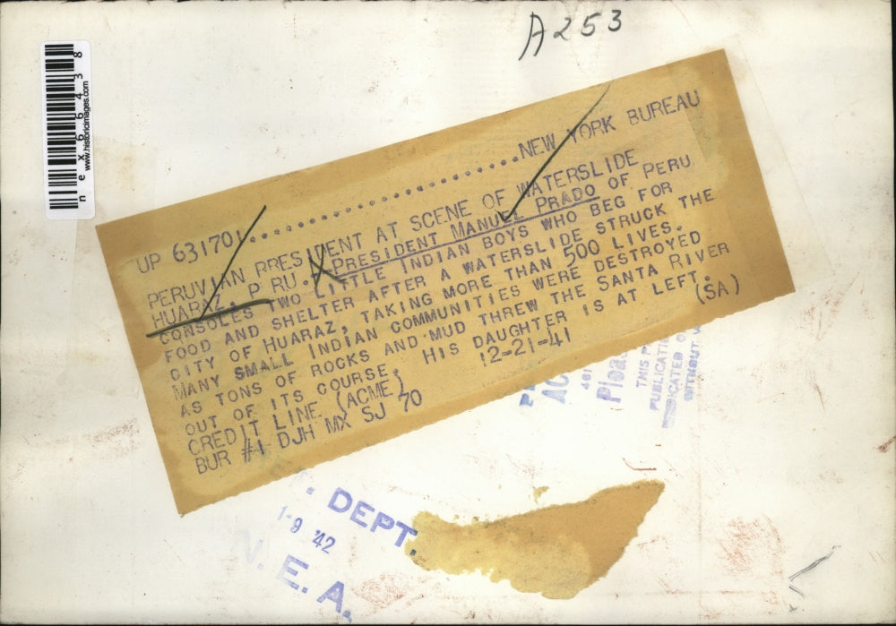 1941 Press Photo Pres. Manuel Prado of Peru w/ 2 little Indian boys