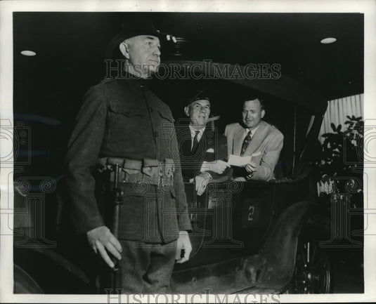 1954 Press Photo William C. Newberg, Dodge President, Arthur J Connell, Detroit