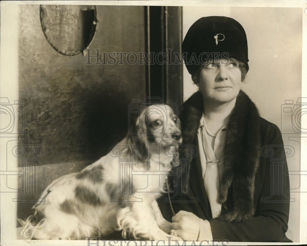 1927 Press Photo Waldorf-Astoria Hotel, Mrs Samuel Willets with Her Dog