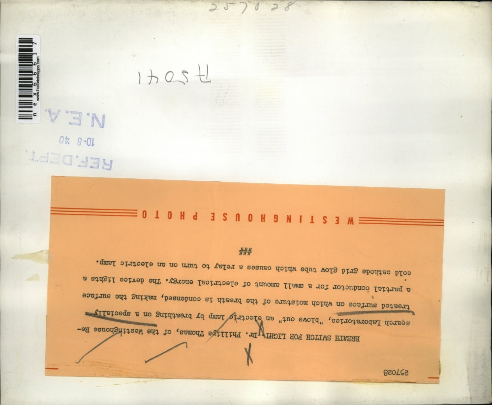 1940 Press Photo Westinghouse Lab,Dr Phillips Thomas electric lamp human breath