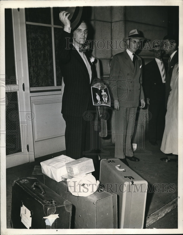 Load image into Gallery viewer, 1944 Press Photo Hjalmar Procope Finnish Minister to US ousted by US

