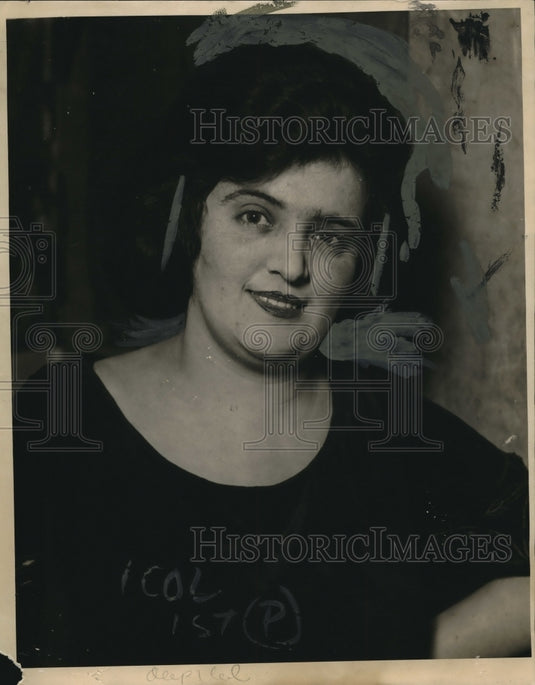 1922 Press Photo Betty Larring, picture costs $3.00