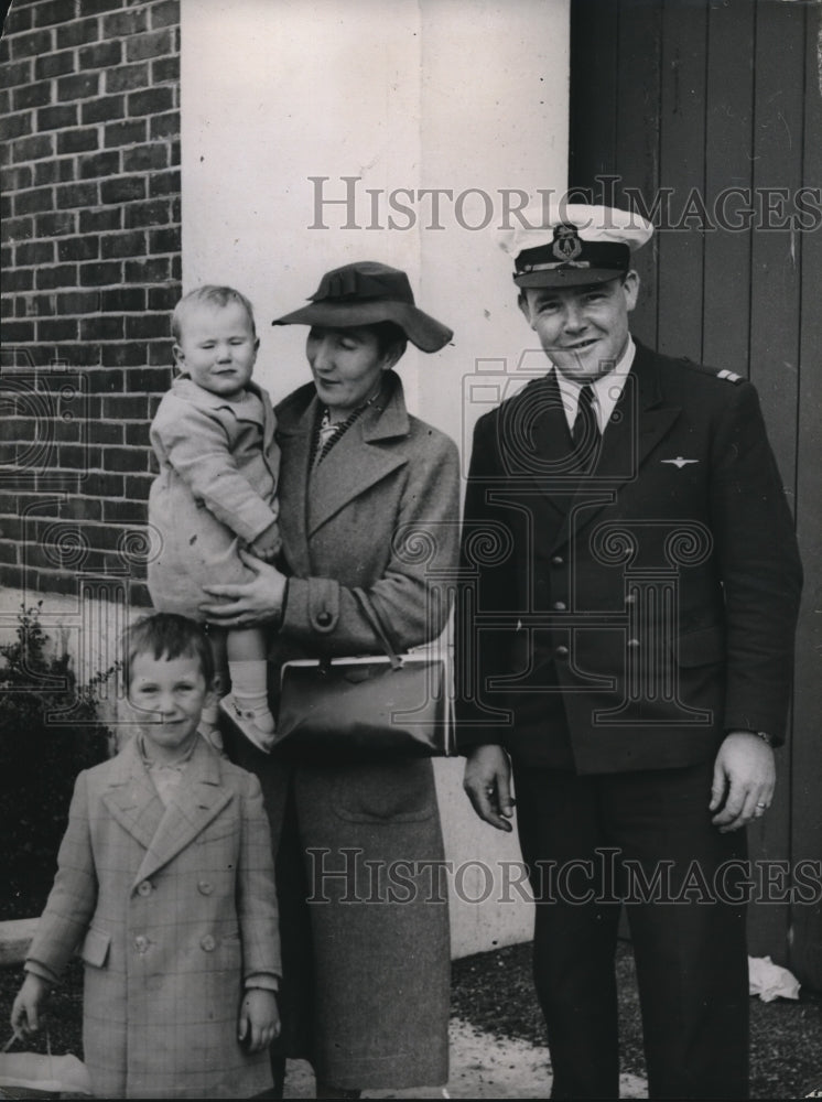 1939 Press Photo Mrs. J Mitchell And Sons John And George Who Love To Travel