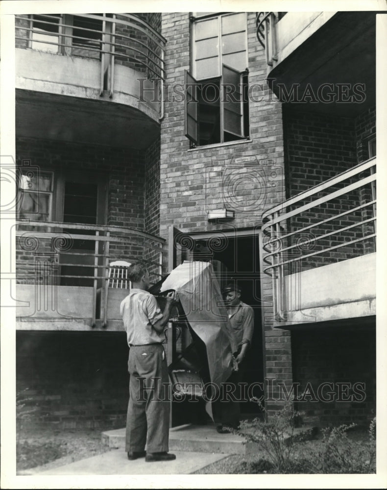 1937 Press Photo Movers at Federal Housing