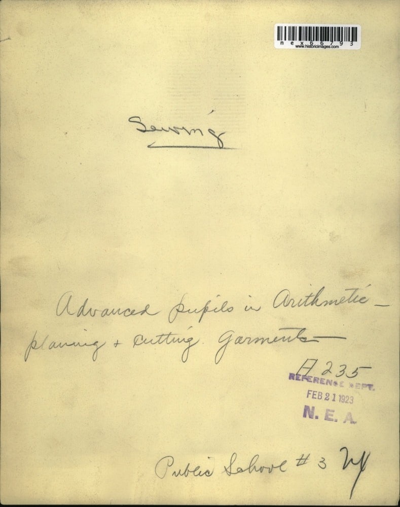 1923 Press Photo Advance Pupils in Arithmetic planning & cutting garments