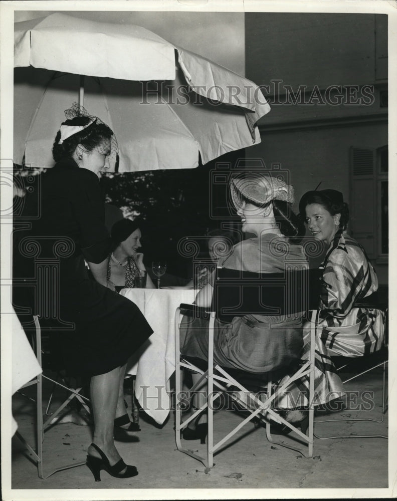 1952 Press Photo Party at the Country Club de la Nourree