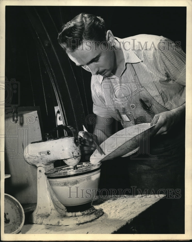 Load image into Gallery viewer, 1943 Press Photo Westinghouse lab, glue mixing for copper coil windings
