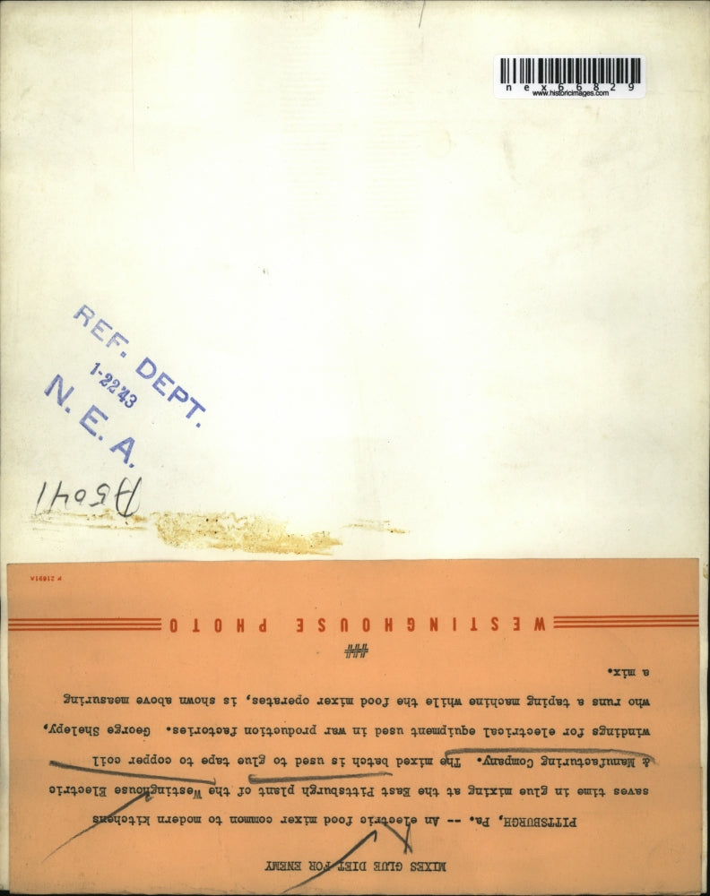 1943 Press Photo Westinghouse lab, glue mixing for copper coil windings