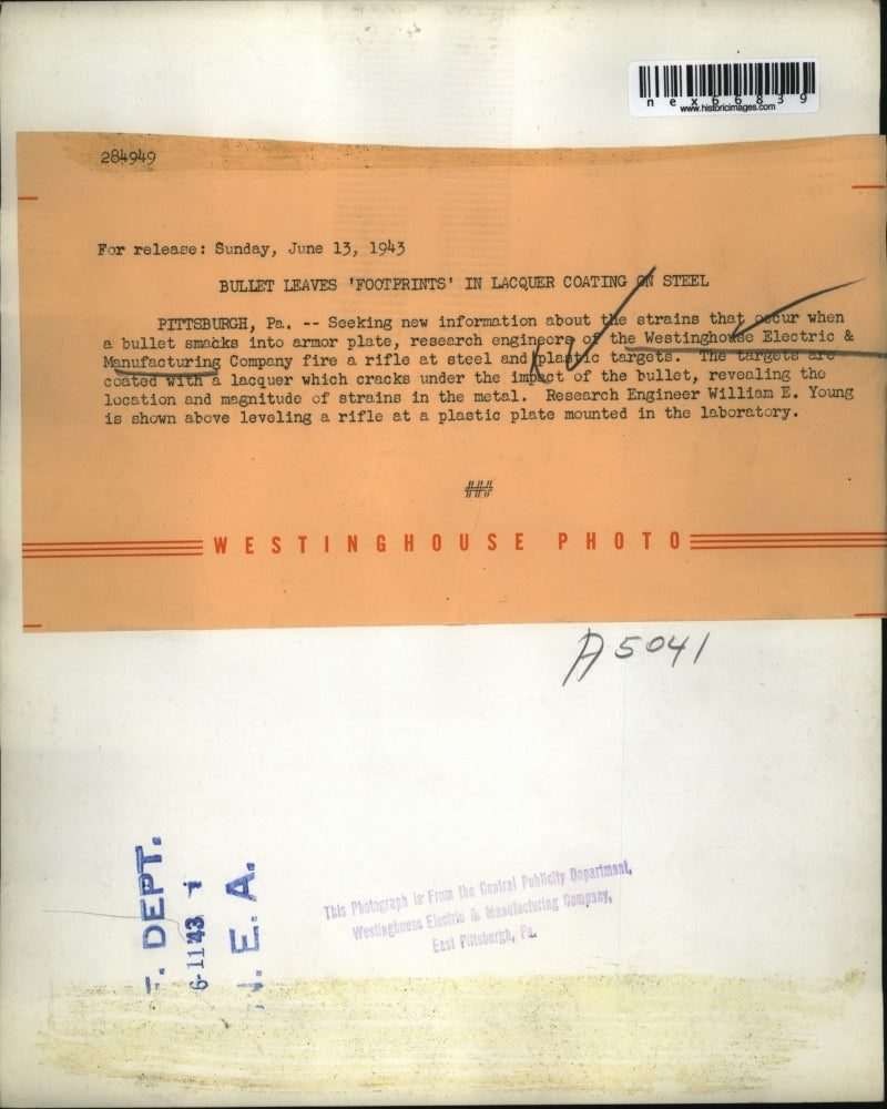 1943 Press Photo Westinghouse lab, rifle shot tests reveal strains in the metal