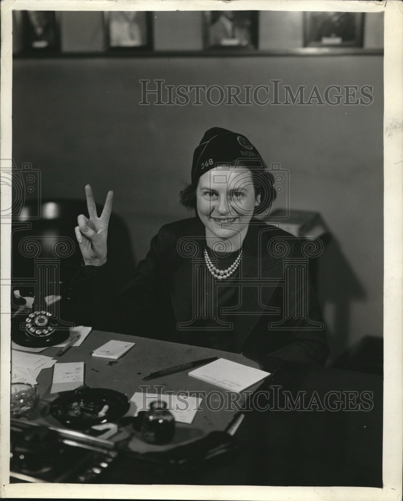 1937 Press Photo Mildred Ehlers, Volunteer Legion flood relief worker