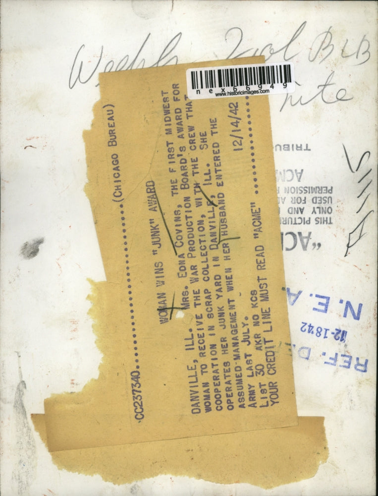 1942 Press Photo Mrs. Edna Covins,1st woman to received war production award