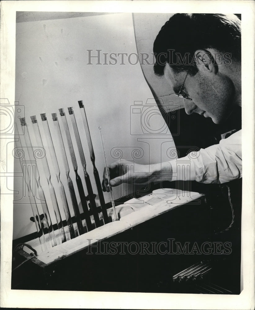1942 Press Photo Newton Foster, Chemist at the Westinghouse Research Lab.