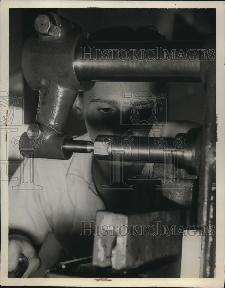 1936 Press Photo Elroy Schonberger demo's hand milling machine at West Tech HS