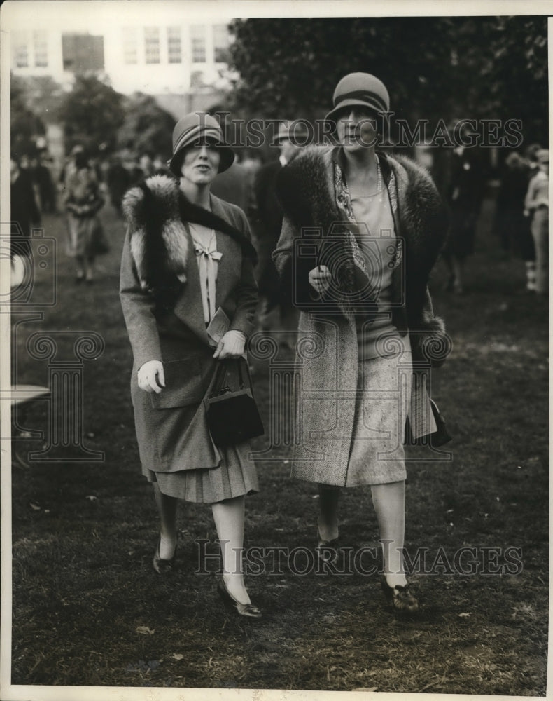 Load image into Gallery viewer, 1928 Press Photo United Hunt meet, Belmont Park, Mrs G. Harder &amp; Mrs s. Whalen
