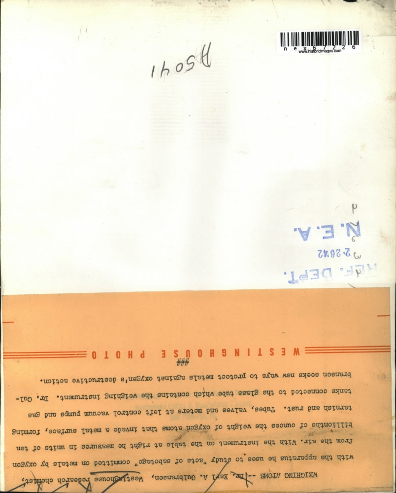 1942 Press Photo Westinghouse lab, weighs oxygen atoms as invades metal surface