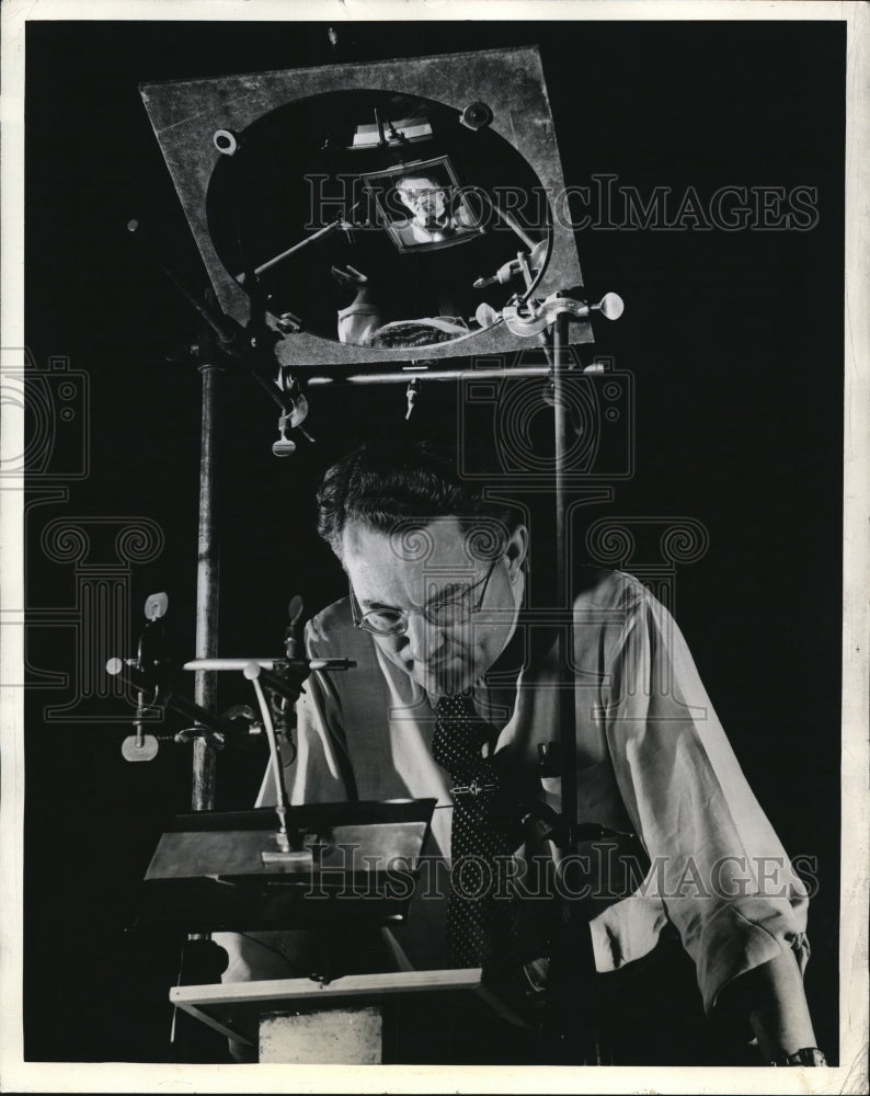 1943 Press Photo Dr.H. D. Wilson of the Westinghouse Research Laboratories