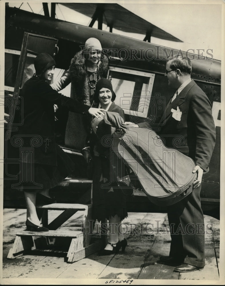 1930 Press Photo 1st young ladies to go to church by a plane- Historic Images