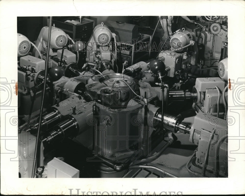 1943 Press Photo WF & John Barnes Rockfort ILL machine at Allison Engine Ind.