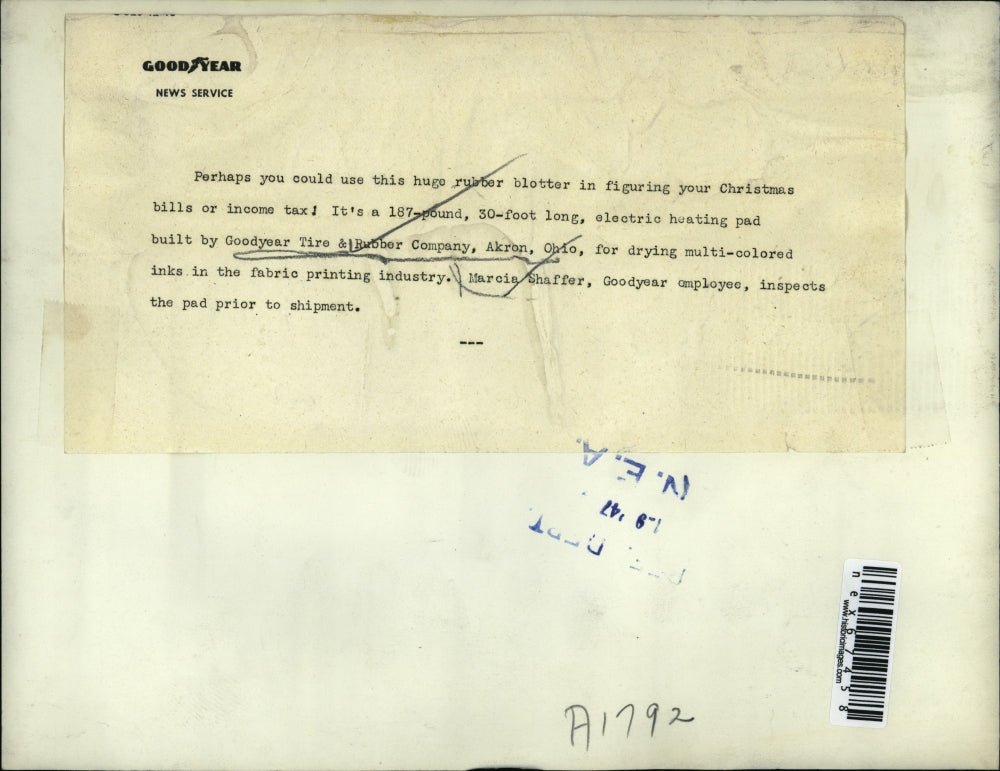 1947 Press Photo Goodyear Tire & Rubber Co. electric heating pad of color inks