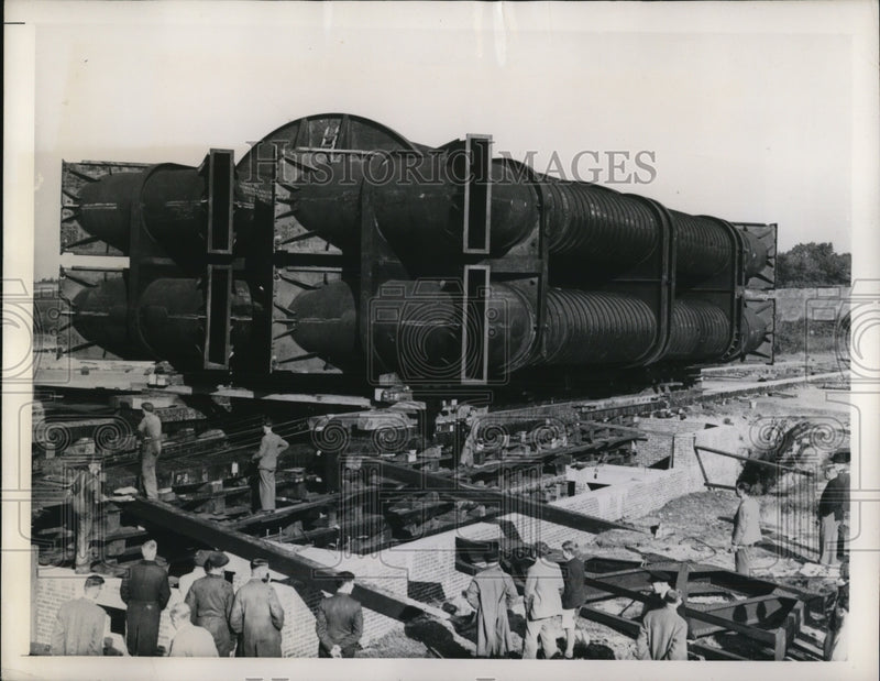Load image into Gallery viewer, 1948 Press Photo Weybridge England stratosphere test chamber
