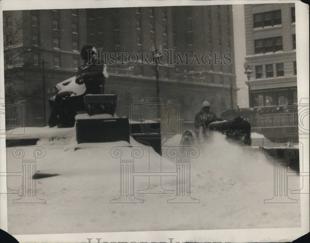 1939 Press Photo John Hauch on tractor in a snow drift Cleveland Ohio
