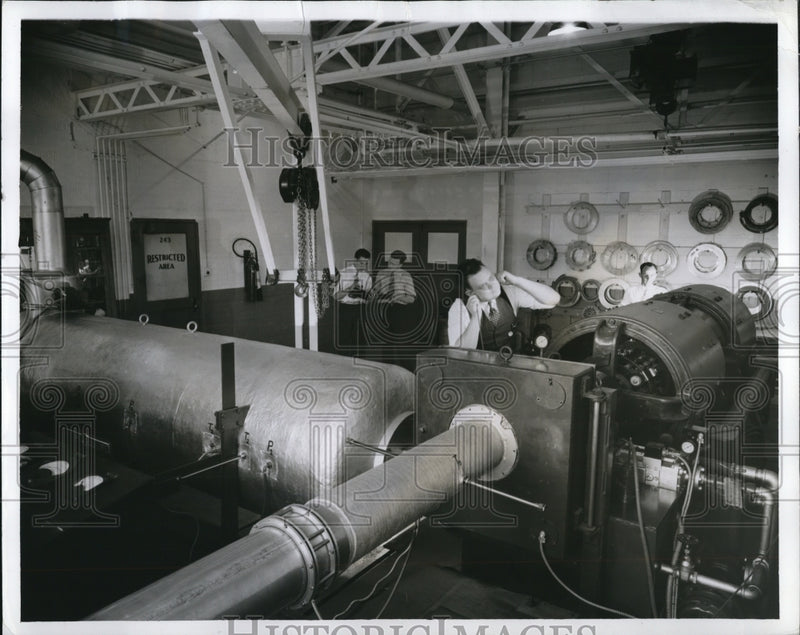 Load image into Gallery viewer, 1941 Press Photo GE Research Labs Schnectady NY impeller testing
