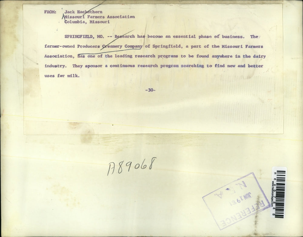 1964 Press Photo Producers Creamery Company continue research on milk