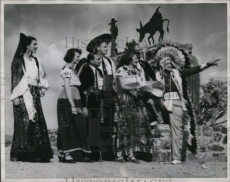 Load image into Gallery viewer, 1946 Press Photo Fred Wilson(R), in Indian Costume
