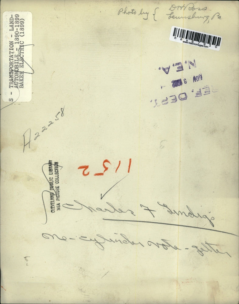 1932 Press Photo Charles F Lindu in new 1 cylinder auto