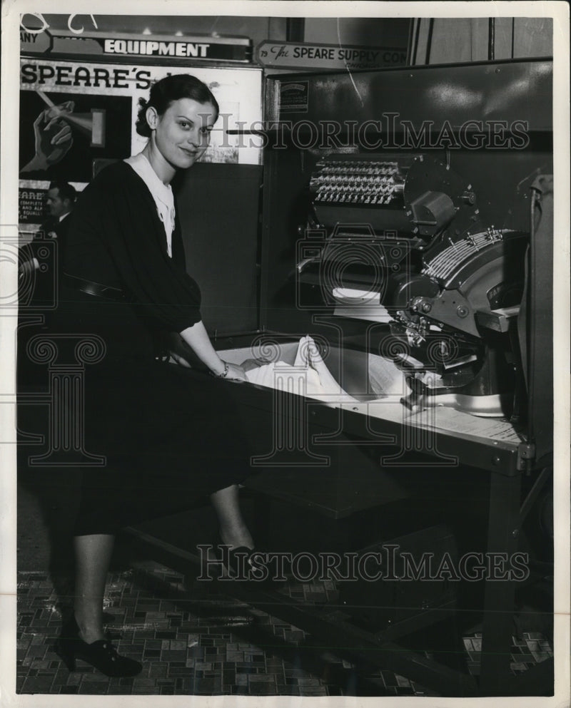 Load image into Gallery viewer, 1937 Press Photo Juanita Hall of Cleveland tries new laundry marking machine

