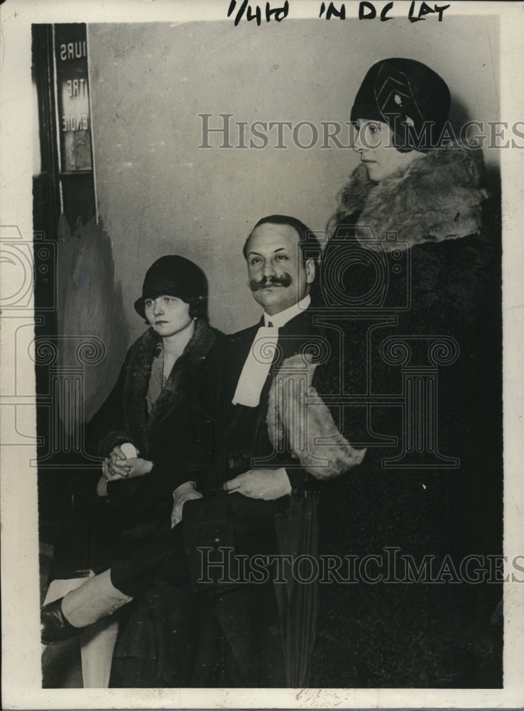 1928 Press Photo Suzanne Charnaux & Mrs Mesterine & atty